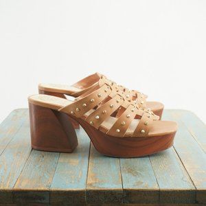Vince Camuto Womens Charmie Wood Heeled Studded Sandals Size 8 M Tan Leather